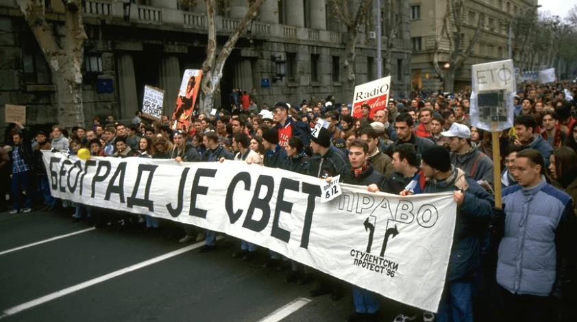 Антиправительственная демонстрация в Белграде, 1996 год.