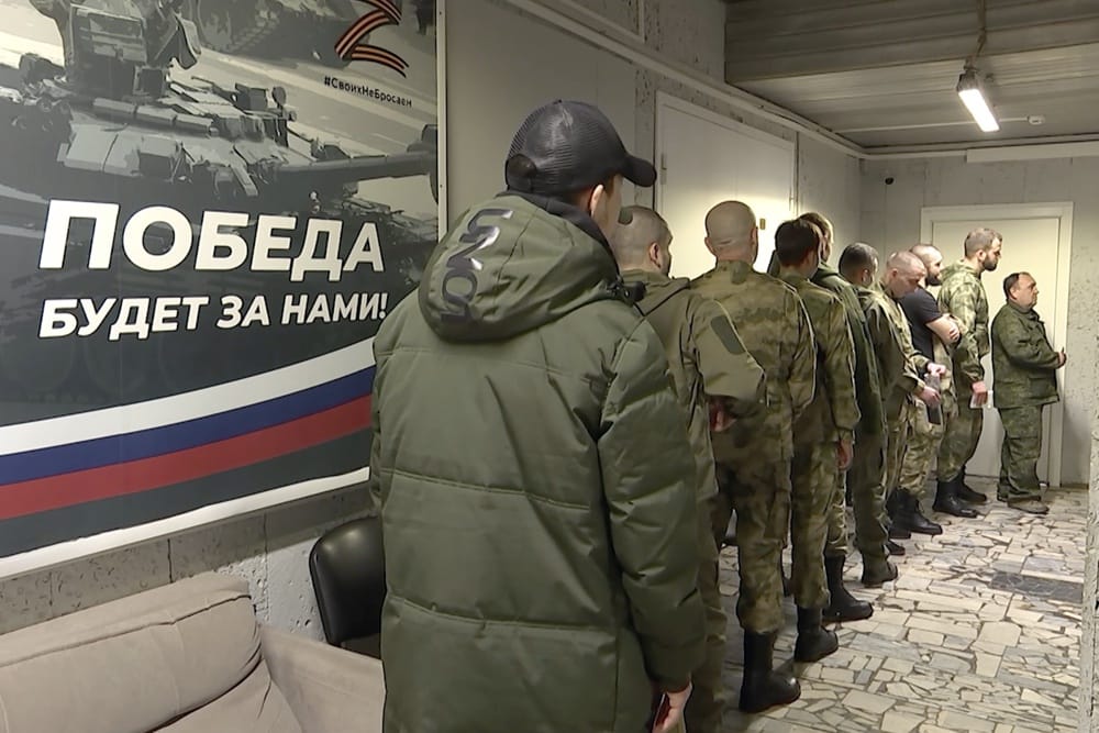 После поднятия выплаты за заключение контракта с ВС РФ в Москве до 1,9 млн рублей поток желающих увеличился в три раза — «Верстка»