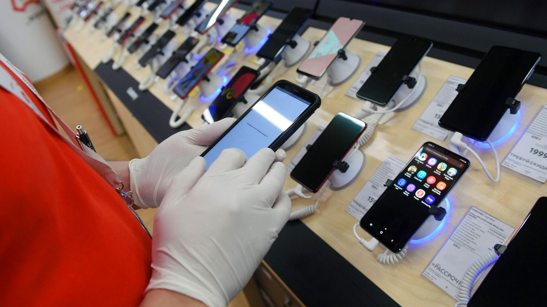 В России продажи новых смартфонов упали до минимума за последние 10 лет — «Ведомости»