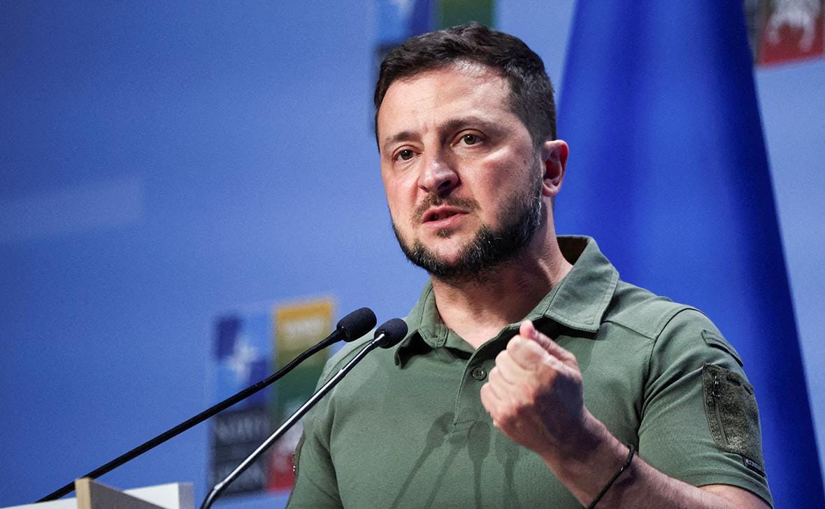 Западные псевдоэксперты в публикациях РИА «Новости» дружно предсказали устранение Зеленского, но не договорились, по какой причине