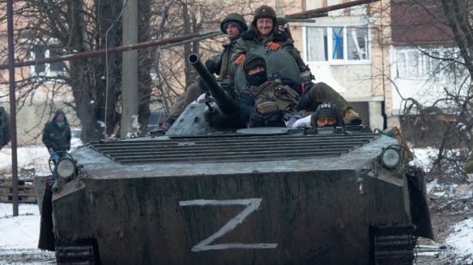 Россия потеряла в Украине около 300 тысяч человек убитыми и ранеными — The New York Times